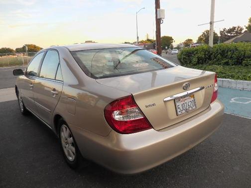 2004 Toyota Camry XLE