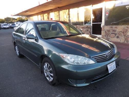 Gray 2006 Toyota Camry LE