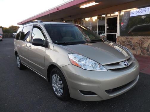 Beige 2008 Toyota Sienna LE