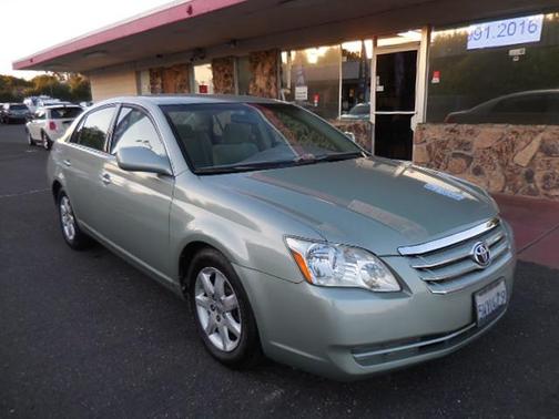 Beige 2007 Toyota Avalon