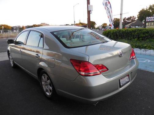 Beige 2007 Toyota Avalon