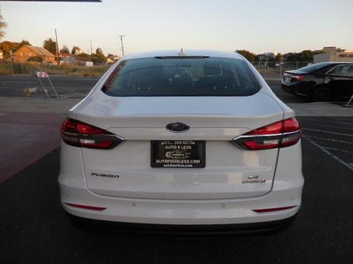 White 2019 Ford Fusion Hybrid SE