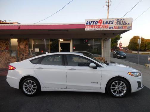 White 2019 Ford Fusion Hybrid SE