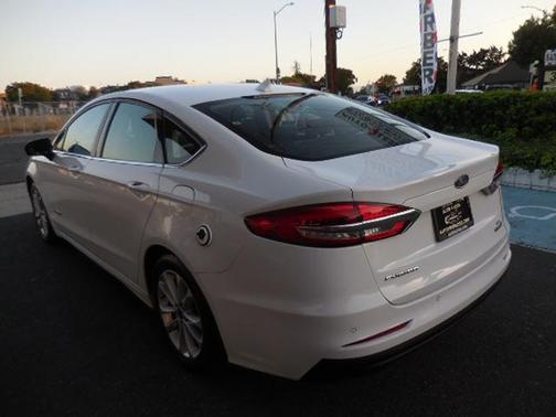 White 2019 Ford Fusion Hybrid SE