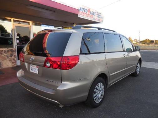 Gold 2006 Toyota Sienna LE