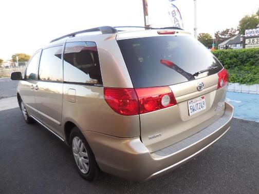 Gold 2006 Toyota Sienna LE