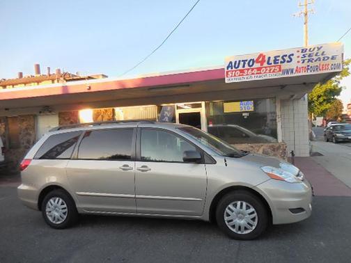 Gold 2006 Toyota Sienna LE