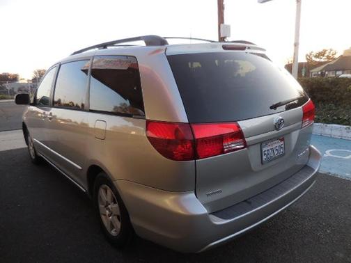 2004 Toyota Sienna XLE