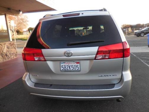 2004 Toyota Sienna XLE