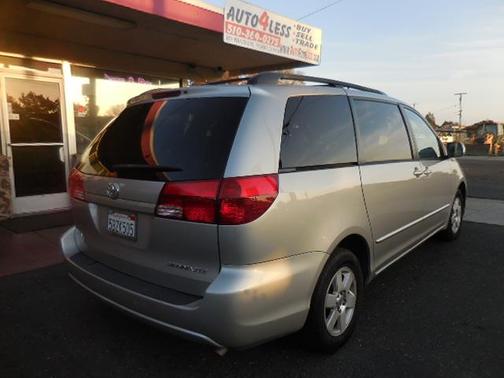 2004 Toyota Sienna XLE