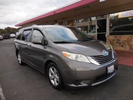 2015 Toyota Sienna LE