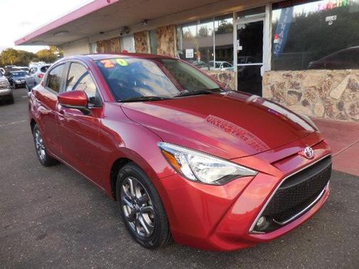 2020 Toyota Yaris Sedan LE