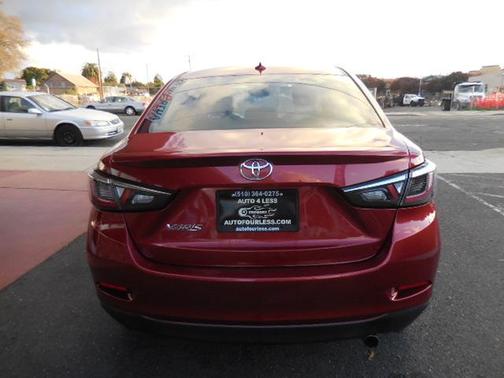 2020 Toyota Yaris Sedan LE