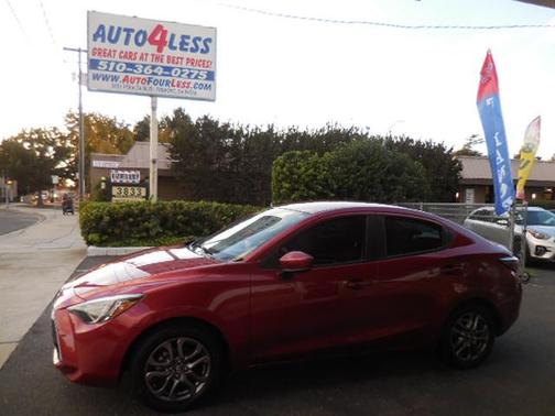 2020 Toyota Yaris Sedan LE