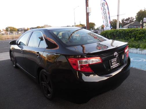 Black 2013 Toyota Camry SE