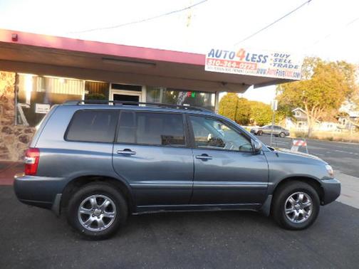 Blue 2005 Toyota Highlander