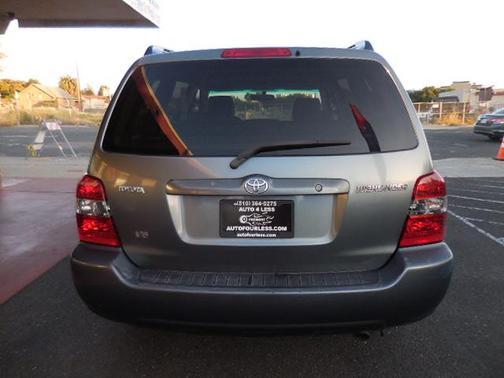Blue 2005 Toyota Highlander