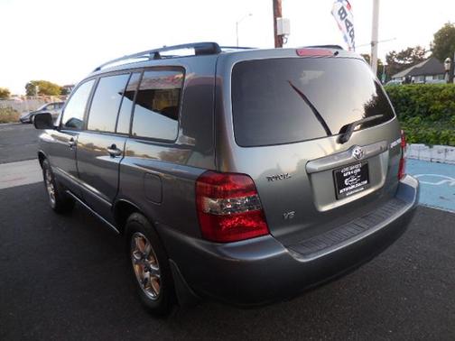 Blue 2005 Toyota Highlander