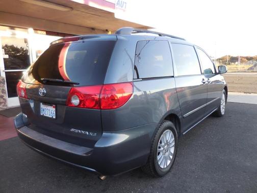 2008 Toyota Sienna XLE