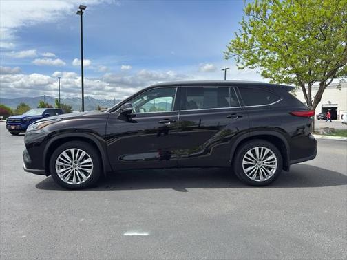 2022 Toyota Highlander Platinum