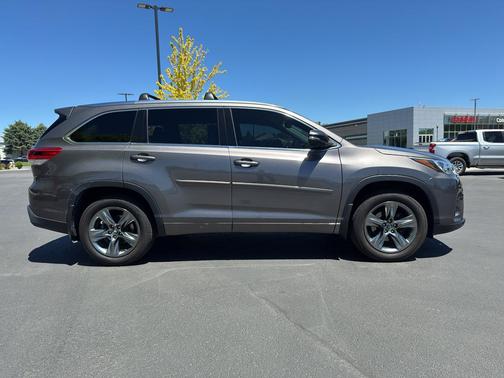 Predawn Gray Mica 2017 Toyota Highlander Limited Platinum