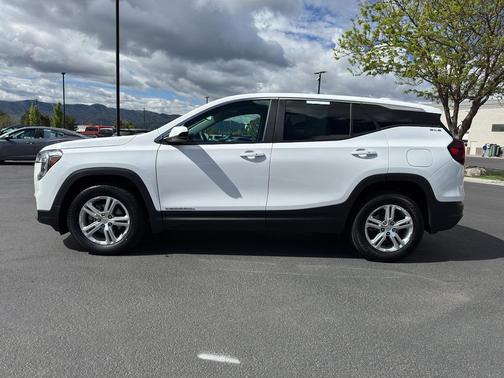 Summit White 2024 GMC Terrain SLE