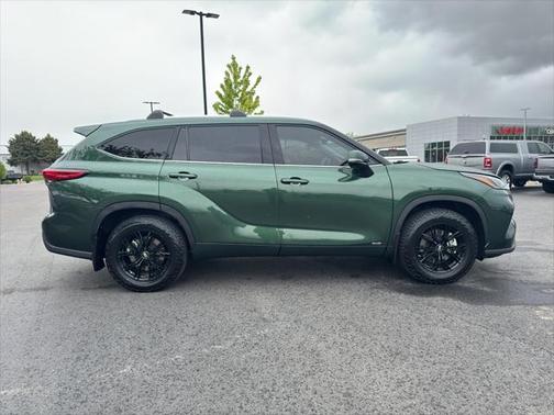 2023 Toyota Highlander Hybrid Platinum
