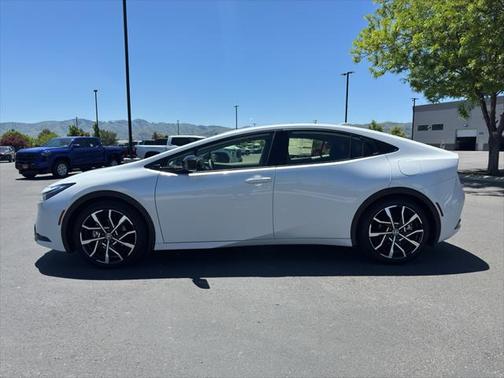 2025 Toyota Prius L