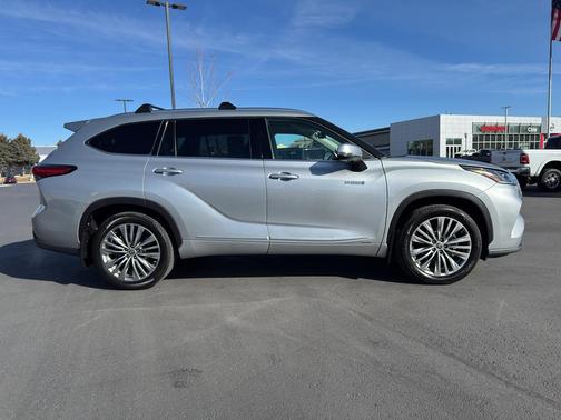 2021 Toyota Highlander Hybrid Platinum
