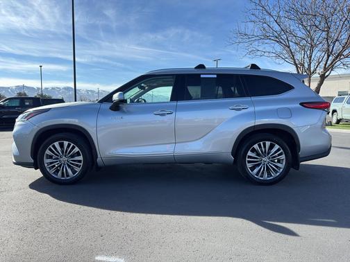 2021 Toyota Highlander Hybrid Platinum