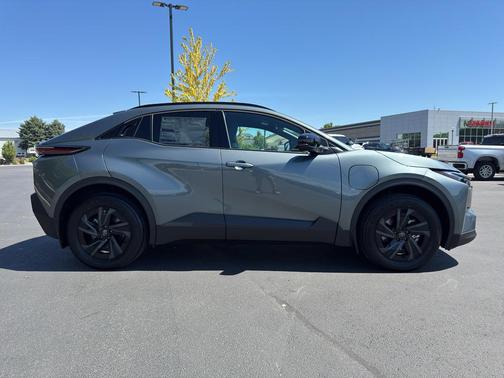 Overcast 2026 Toyota C-HR SE