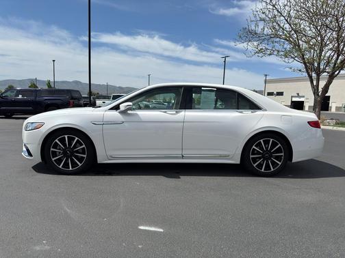 White Platinum Tri-Coat 2017 Lincoln Continental Reserve