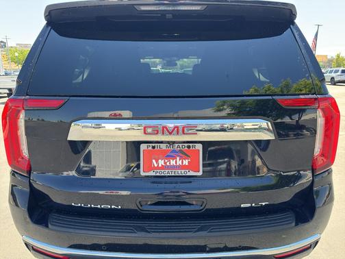 Midnight Blue Metallic 2023 GMC Yukon XL SLT