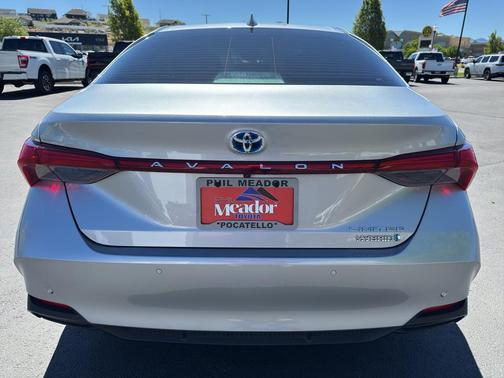 Celestial Silver Metallic 2019 Toyota Avalon Hybrid Limited
