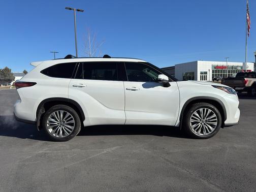 2023 Toyota Highlander Platinum