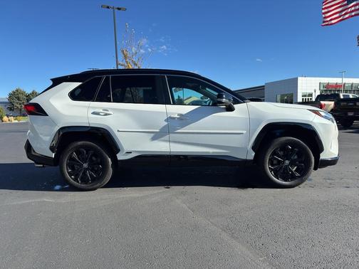2022 Toyota RAV4 Hybrid SE