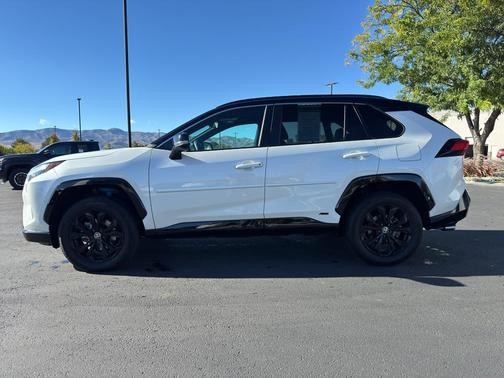 2022 Toyota RAV4 Hybrid SE