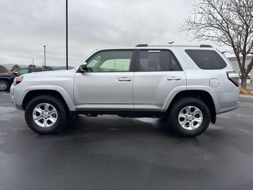 2022 Toyota 4Runner SR5