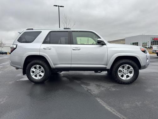 2022 Toyota 4Runner SR5