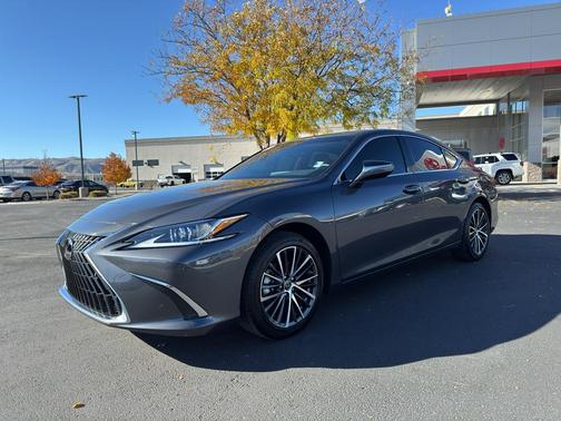 2024 Lexus ES 300h Premium