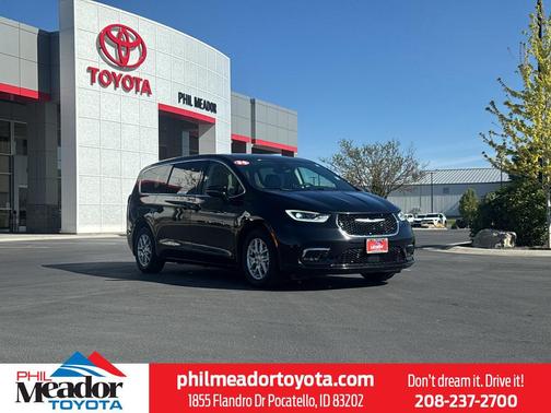 Diamond Black Crystal Pearlcoat 2024 Chrysler Pacifica Touring L