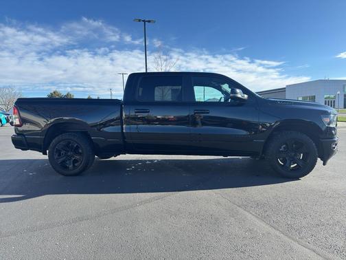 Diamond Black Crystal Pearlcoat 2024 RAM 1500 Big Horn/Lone Star