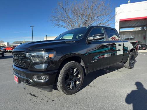 Diamond Black Crystal Pearlcoat 2024 RAM 1500 Big Horn/Lone Star