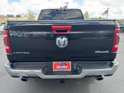 Diamond Black Crystal Pearlcoat 2022 RAM 1500 Limited