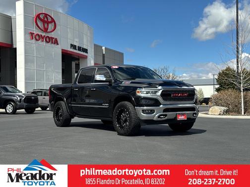 Diamond Black Crystal Pearlcoat 2022 RAM 1500 Limited