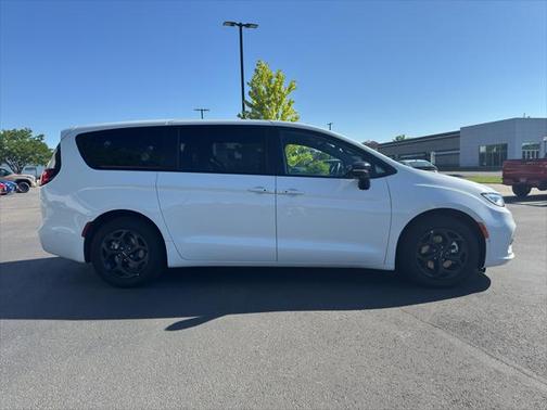 2024 Chrysler Pacifica Hybrid S Appearance Pkg