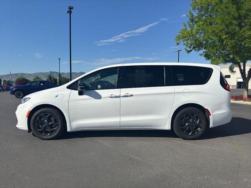2024 Chrysler Pacifica Hybrid S Appearance Pkg