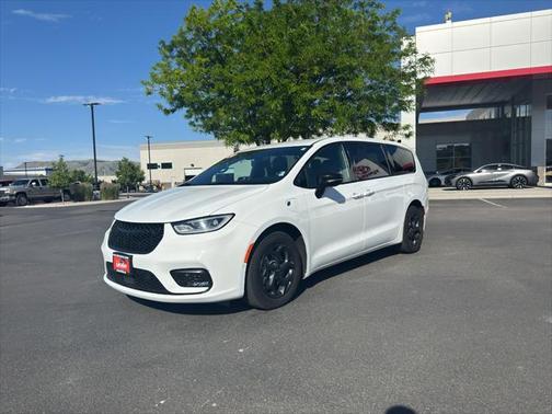 2024 Chrysler Pacifica Hybrid S Appearance Pkg