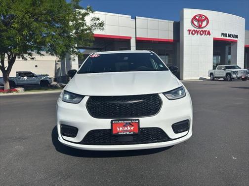 2024 Chrysler Pacifica Hybrid S Appearance Pkg