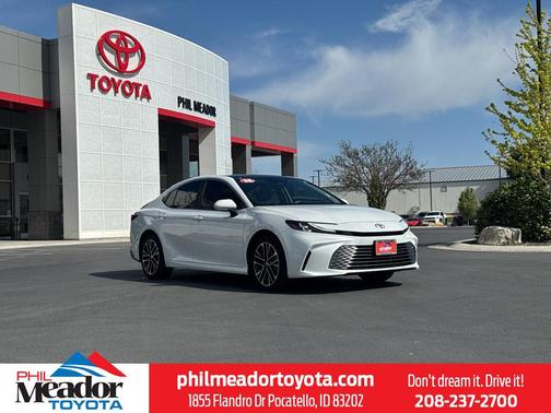 Wind Chill Pearl 2025 Toyota Camry XLE